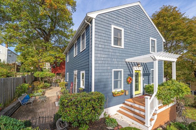 9 Sutherland Rd, Lexington, MA 02421