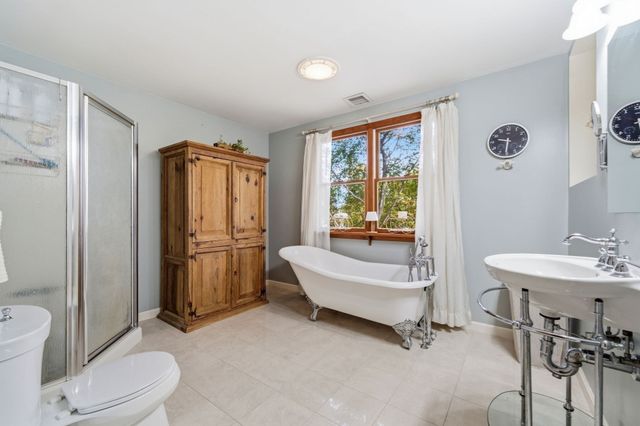 9 Sutherland Rd, Lexington, MA 02421