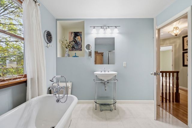 9 Sutherland Rd, Lexington, MA 02421