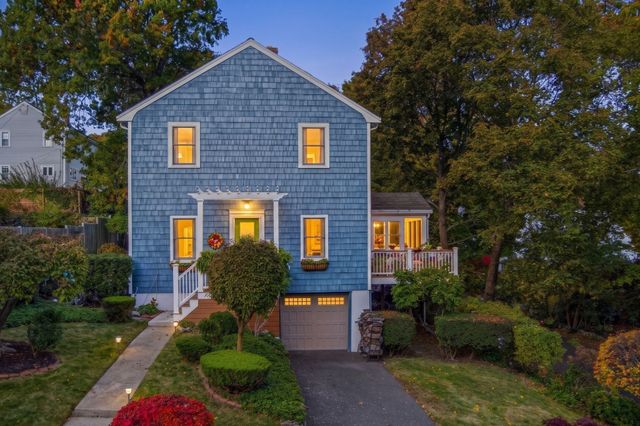 9 Sutherland Rd, Lexington, MA 02421