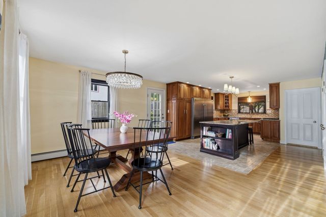 9 Sutherland Rd, Lexington, MA 02421