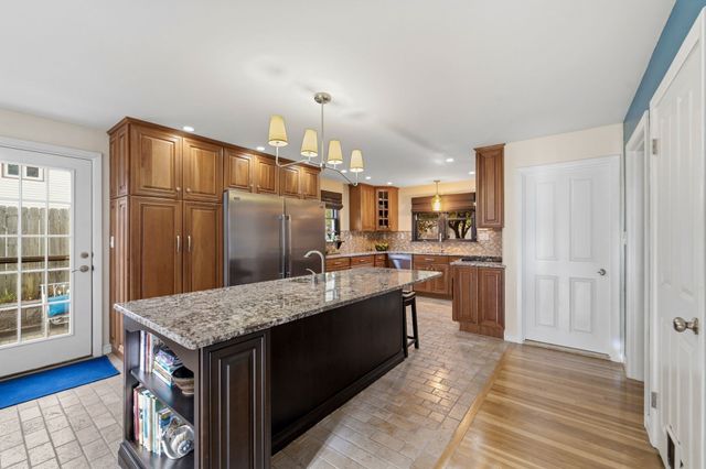9 Sutherland Rd, Lexington, MA 02421