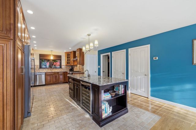9 Sutherland Rd, Lexington, MA 02421