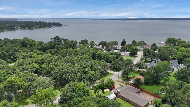 120 Lakeway Lane, Gun Barrel City, TX 75156