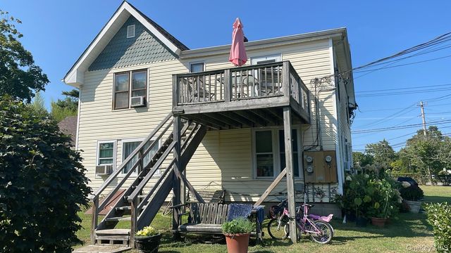 134 Ponquogue Avenue, Hampton Bays, NY 11946