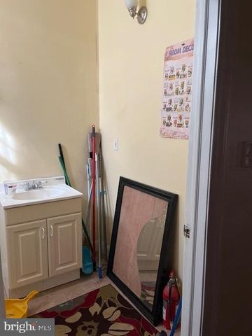 4942 N BROAD ST #1ST FLR, Philadelphia, PA 19141