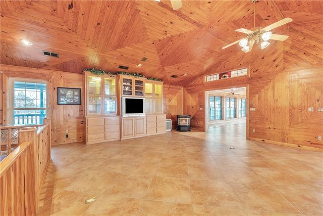 2428 Winn Mountain Loop, Mountainburg, AR 72946
