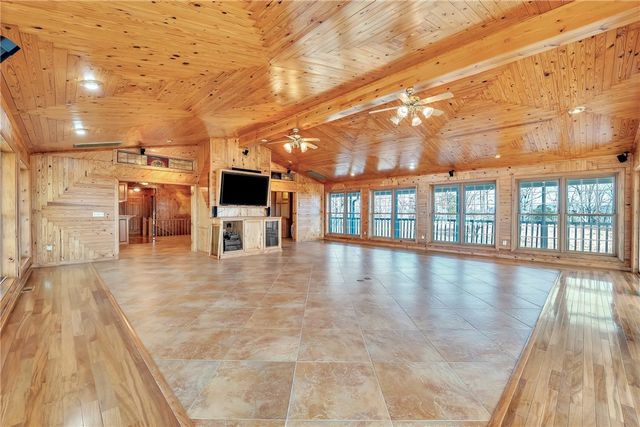 2428 Winn Mountain Loop, Mountainburg, AR 72946