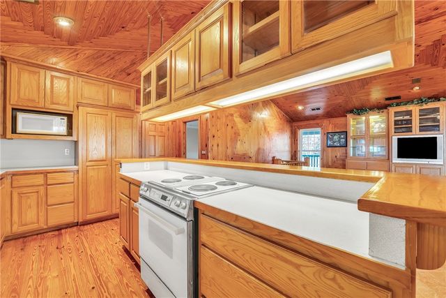 2428 Winn Mountain Loop, Mountainburg, AR 72946