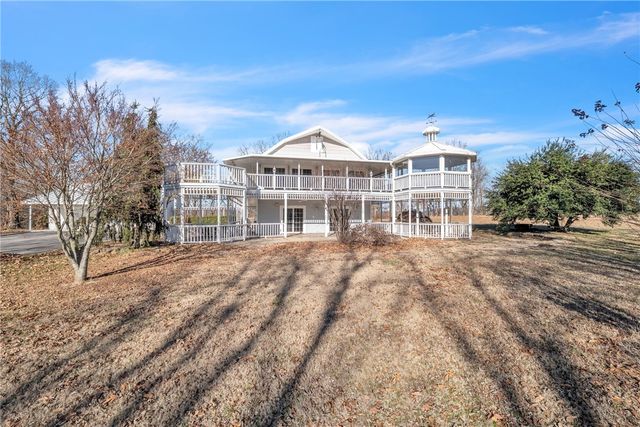 2428 Winn Mountain Loop, Mountainburg, AR 72946