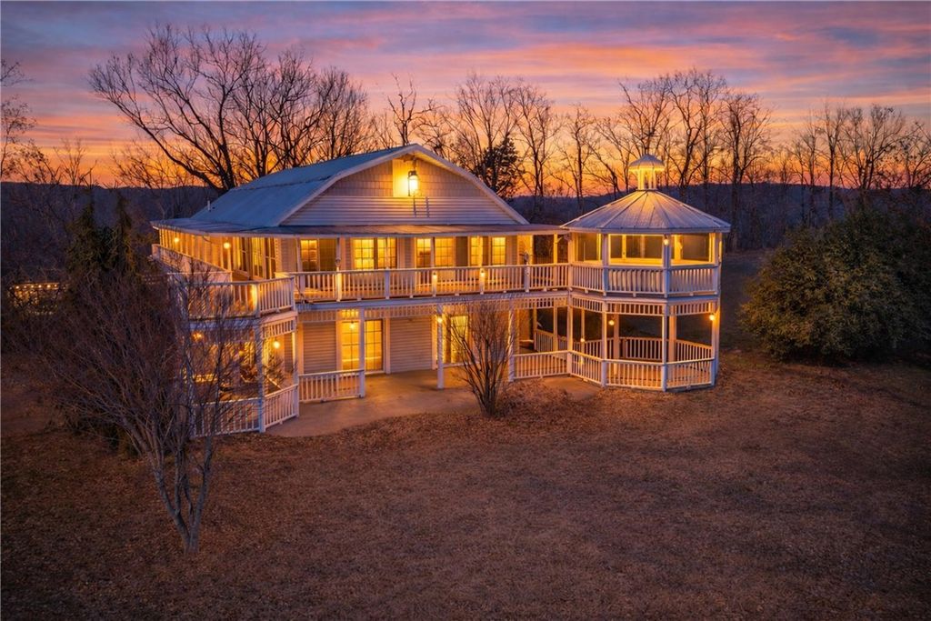 2428 Winn Mountain Loop, Mountainburg, AR 72946