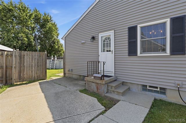 33 Pilgrim Road, Tonawanda, NY 14150