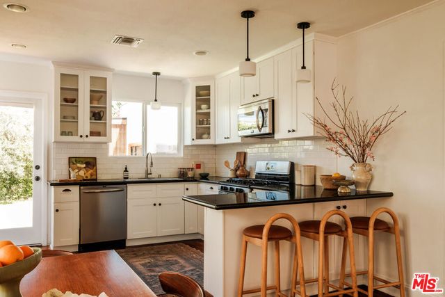 3006 11th Avenue, Los Angeles, CA 90018
