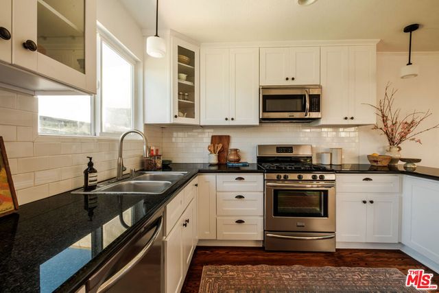 3006 11th Avenue, Los Angeles, CA 90018