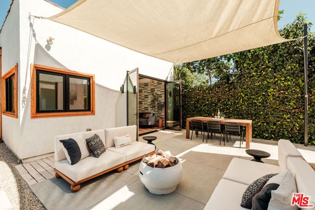 3006 11th Avenue, Los Angeles, CA 90018