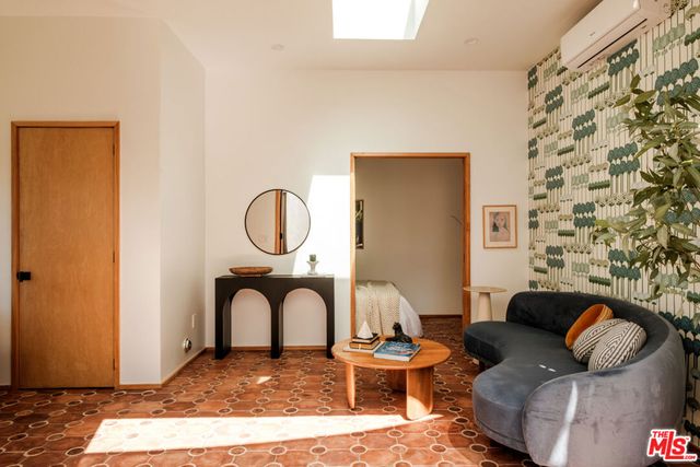 3006 11th Avenue, Los Angeles, CA 90018