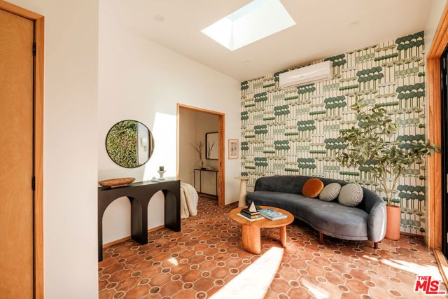 3006 11th Avenue, Los Angeles, CA 90018