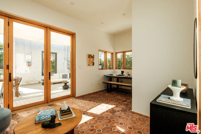 3006 11th Avenue, Los Angeles, CA 90018