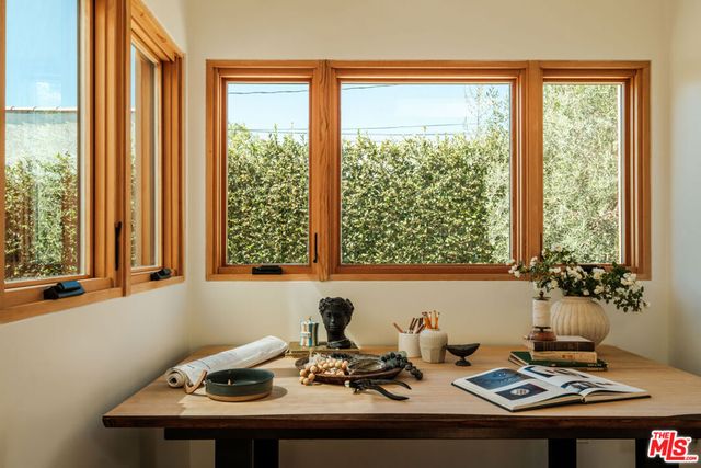 3006 11th Avenue, Los Angeles, CA 90018
