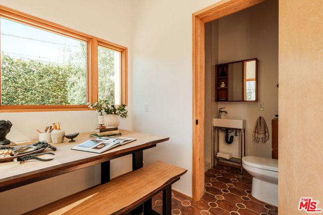 3006 11th Avenue, Los Angeles, CA 90018