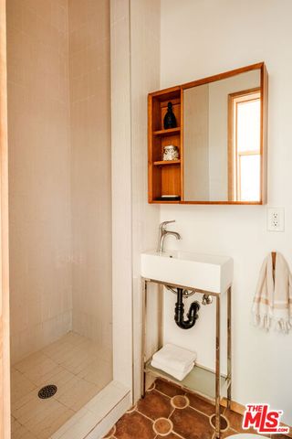 3006 11th Avenue, Los Angeles, CA 90018