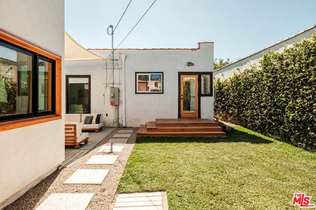 3006 11th Avenue, Los Angeles, CA 90018