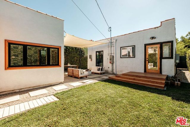 3006 11th Avenue, Los Angeles, CA 90018