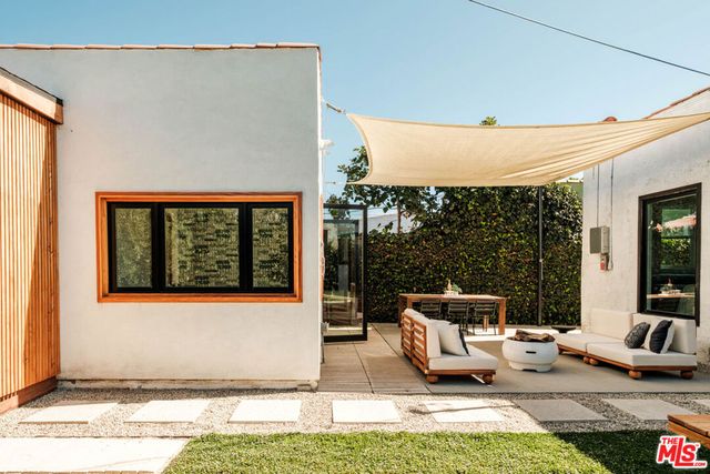 3006 11th Avenue, Los Angeles, CA 90018