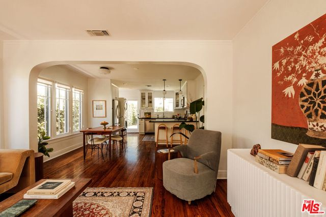 3006 11th Avenue, Los Angeles, CA 90018