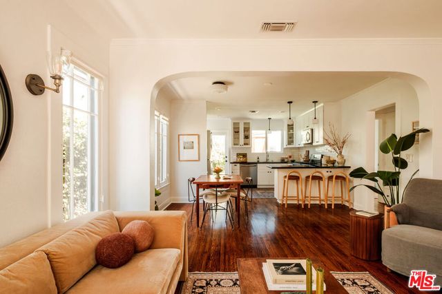 3006 11th Avenue, Los Angeles, CA 90018