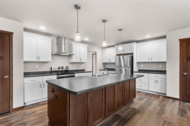 2348 Wild Oak DRIVE, Manitowoc, WI 54220