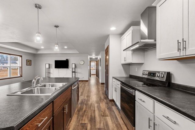 2348 Wild Oak DRIVE, Manitowoc, WI 54220