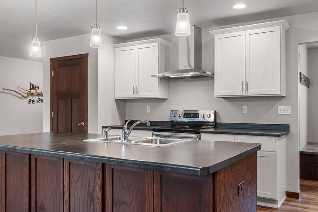 2348 Wild Oak DRIVE, Manitowoc, WI 54220