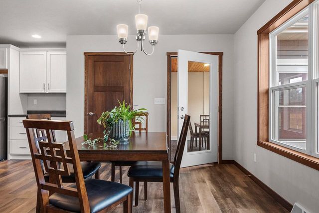 2348 Wild Oak DRIVE, Manitowoc, WI 54220