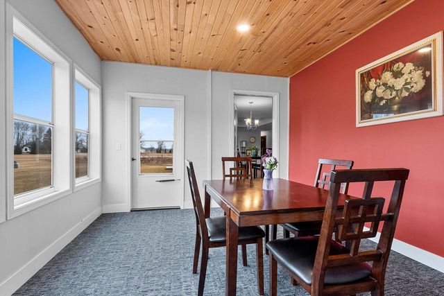 2348 Wild Oak DRIVE, Manitowoc, WI 54220