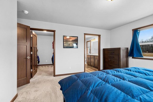 2348 Wild Oak DRIVE, Manitowoc, WI 54220