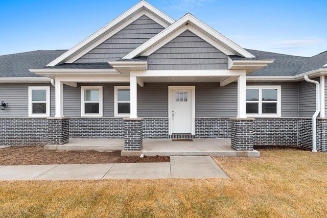 2348 Wild Oak DRIVE, Manitowoc, WI 54220