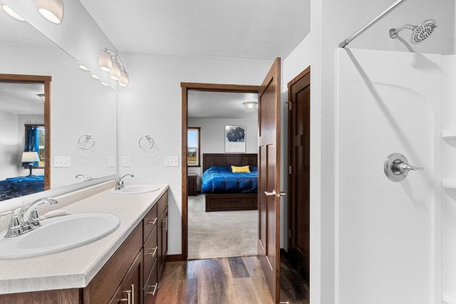 2348 Wild Oak DRIVE, Manitowoc, WI 54220