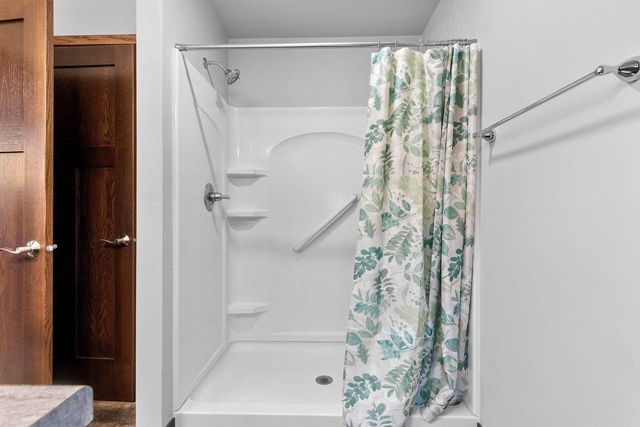 2348 Wild Oak DRIVE, Manitowoc, WI 54220