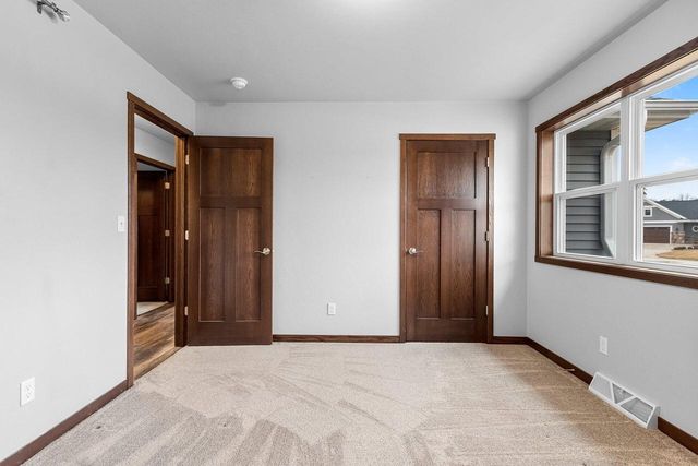 2348 Wild Oak DRIVE, Manitowoc, WI 54220