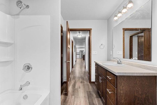 2348 Wild Oak DRIVE, Manitowoc, WI 54220