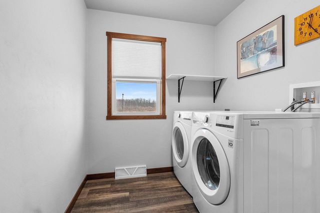 2348 Wild Oak DRIVE, Manitowoc, WI 54220