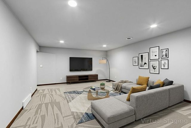 2348 Wild Oak DRIVE, Manitowoc, WI 54220