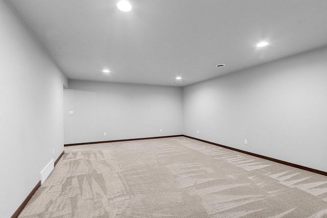 2348 Wild Oak DRIVE, Manitowoc, WI 54220