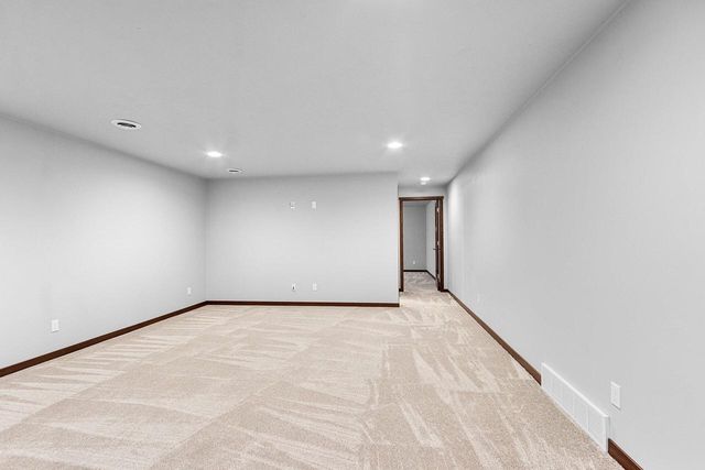 2348 Wild Oak DRIVE, Manitowoc, WI 54220