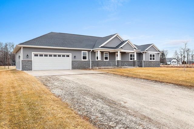 2348 Wild Oak DRIVE, Manitowoc, WI 54220