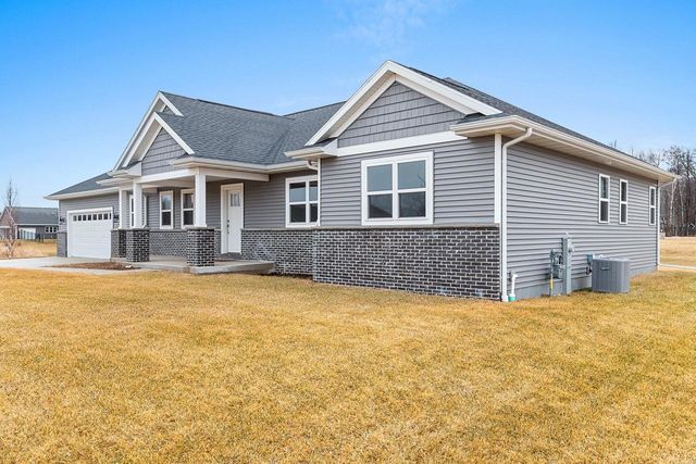 2348 Wild Oak DRIVE, Manitowoc, WI 54220