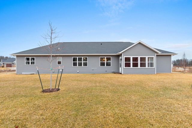 2348 Wild Oak DRIVE, Manitowoc, WI 54220
