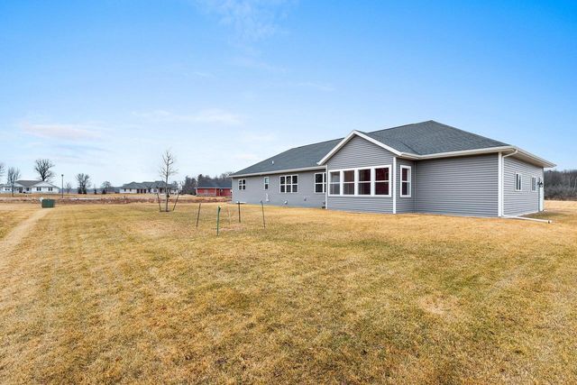2348 Wild Oak DRIVE, Manitowoc, WI 54220