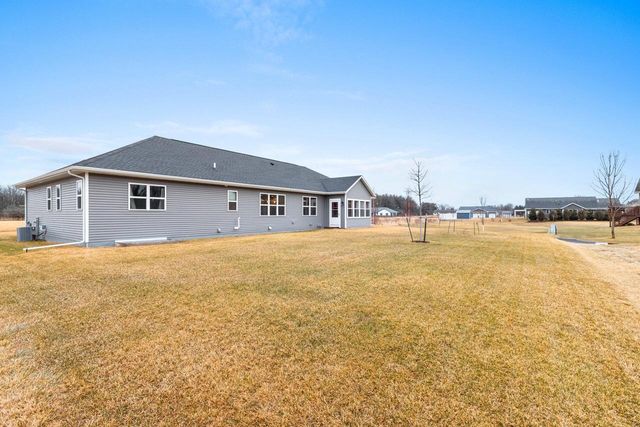 2348 Wild Oak DRIVE, Manitowoc, WI 54220